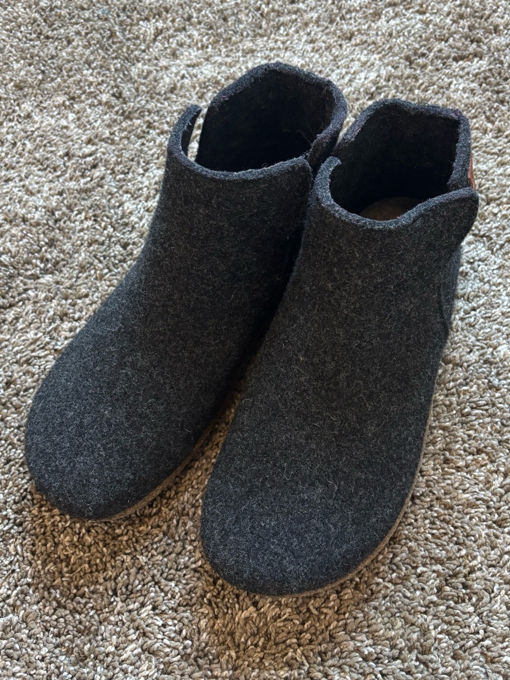 Taos Women's Dark Gray Wool Felt Ankle Boots